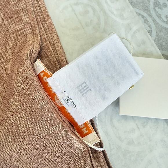 Last 2‼️TORY BURCH MOSAIC LOGO JACQUARD SCARF - Picture 6 of 7